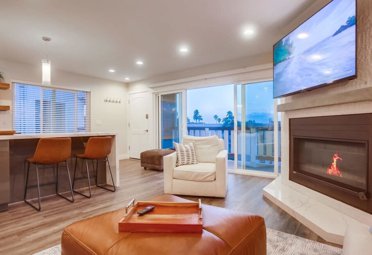 Smart TV, fireplace