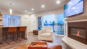 Smart TV, fireplace