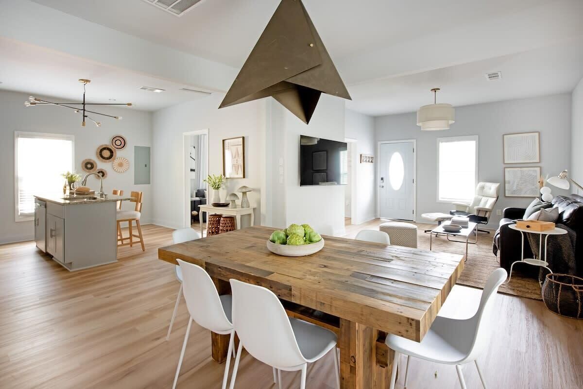 Una televisión, una oficina