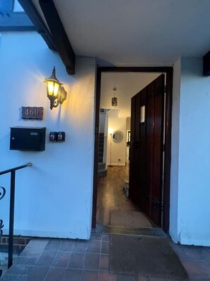 Exterior detail - Spacious, cozy home in London near O2 and Canar (London)