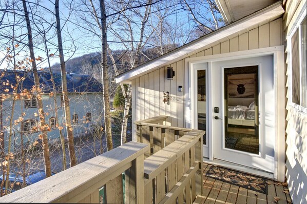 Exterior detail - The Woodland Cabin by Instant Suites | Old Village (Mont-Tremblant)