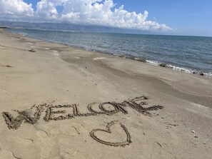 A beach with 'WELCOME' and a heart drawn in the sand. - Casa caretta caretta 🐢 (manfredonia)