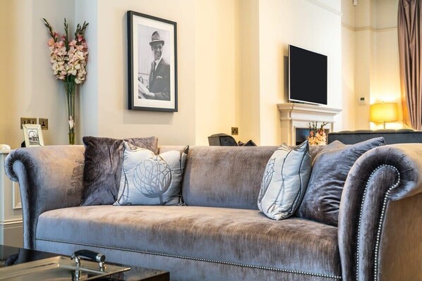 Fernseher, Stereoanlage, Arbeitsbereiche