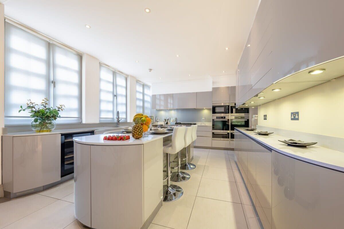 雪櫃、微波爐、焗爐、爐具