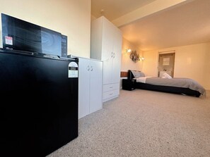 1 bedroom, WiFi, bed sheets - Swan Sea Cozy Room at Sandy Bay (Sandy Bay)