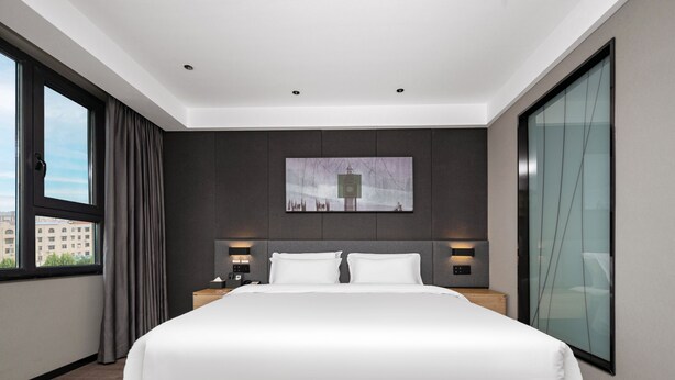 Premium Room | Premium bedding, down comforters, pillowtop beds, desk - Thank You Hotel Anyang Tianshi Town (Anyang)