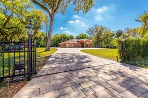 Exterior - Luxury Gated Home with Mini Golf (Tampa)
