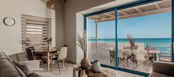 Astarte Villas - Bleu Beach Front Villa with Pool