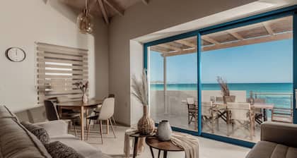 Astarte Villas - Bleu Beach Front Villa with Pool