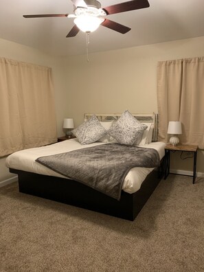 3 bedrooms, iron/ironing board, internet, bed sheets - Near Beach and Beautiful Views (Monterey)