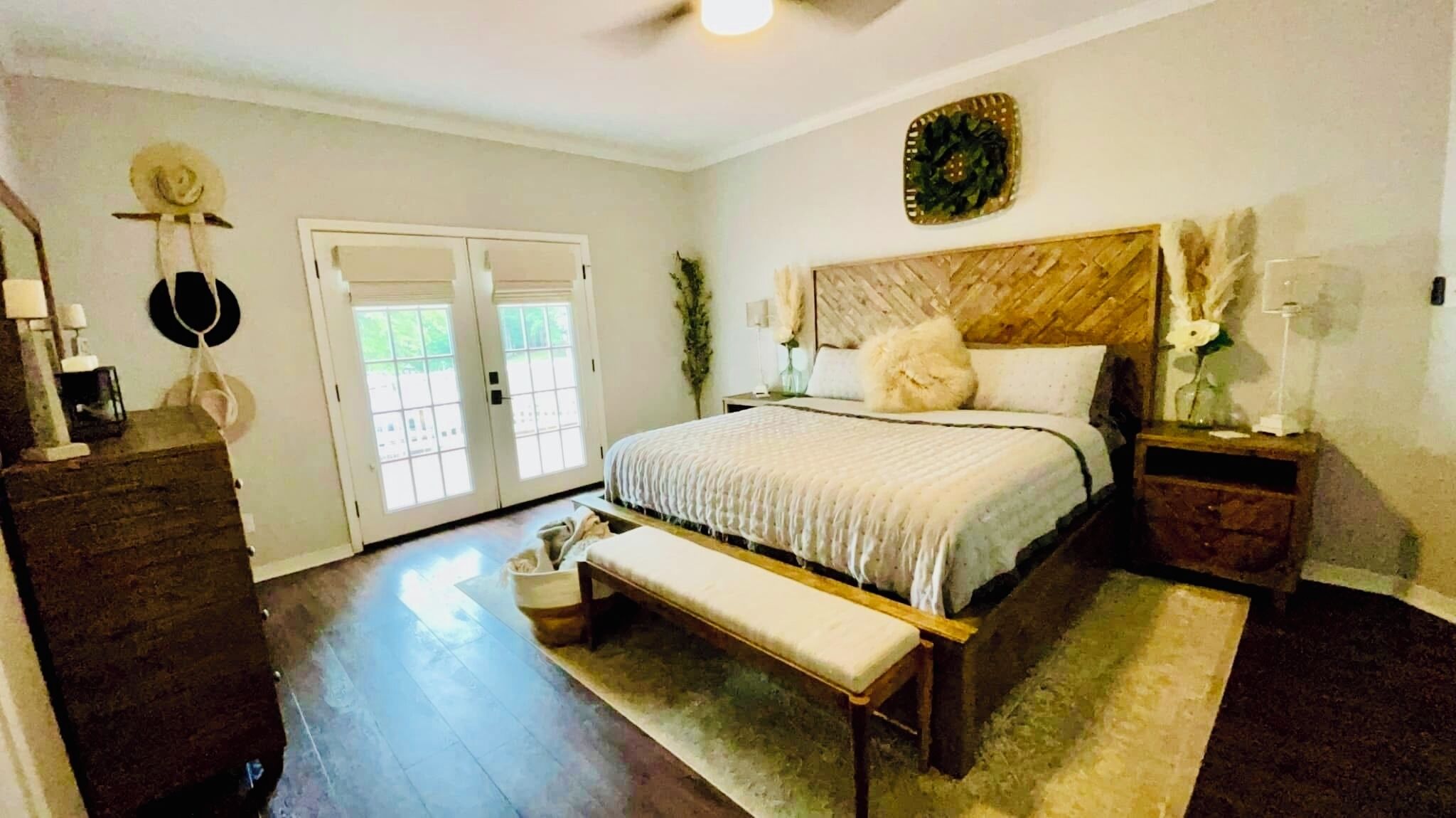 4 bedrooms, iron/ironing board, travel crib, free WiFi