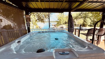 Bain à remous extérieur