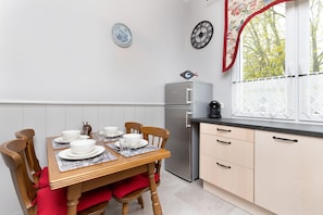 Microwave, dishwasher, coffee/tea maker, cookware/dishes/utensils