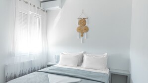 Basic Apartment, 2 Bedrooms (Lemon) - Tree Houses with private jaccuzi (Santorini)