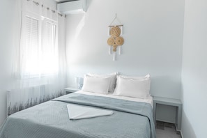 Basic-Apartment, 2 Schlafzimmer (Lemon) | Schallisolierte Zimmer, Bügeleisen/Bügelbrett, Reisekinderbett