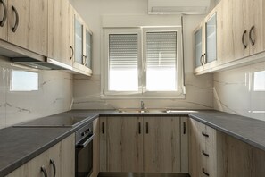 Basic Apart Daire, 2 Yatak Odası (Lemon) | Özel mutfak | Tam boy buzdolabı, mikrodalga fırın, fırın, kahve/çay makinesi 