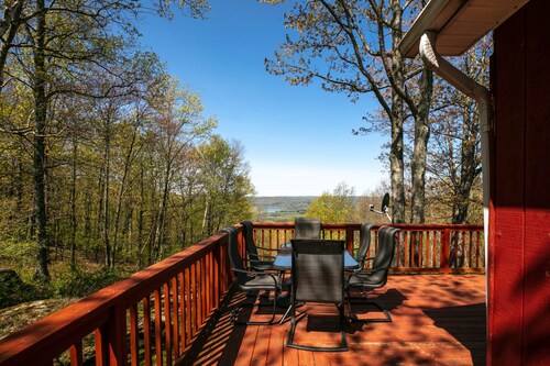 Villa With A View: View of Tioga-Hammond Lake