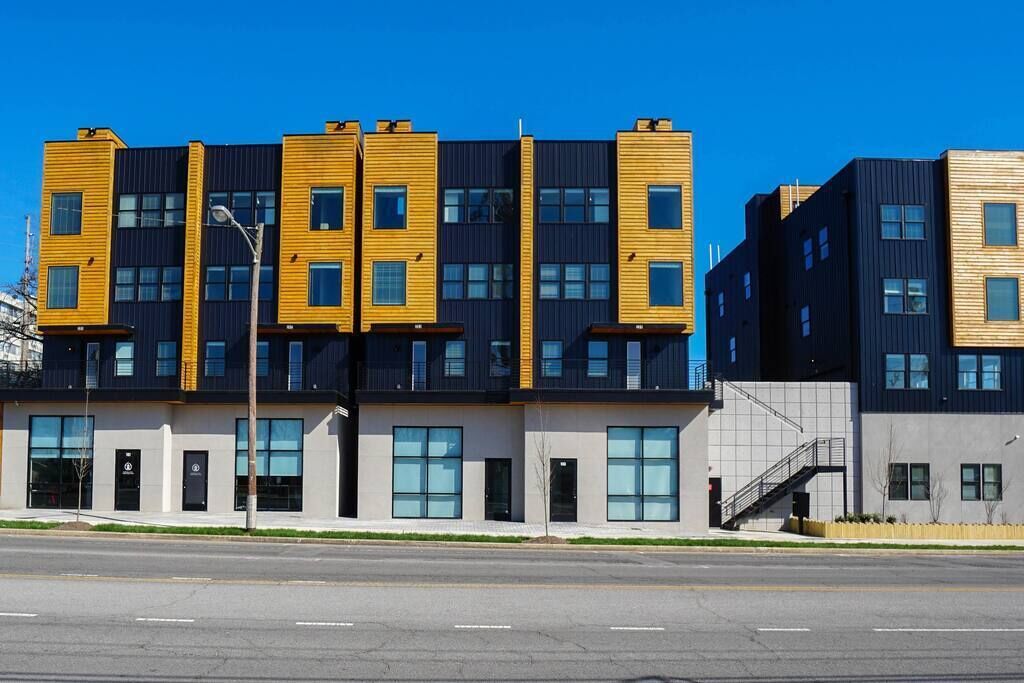 2 Townhomes in 12 South | Sleeps 20* 3/4