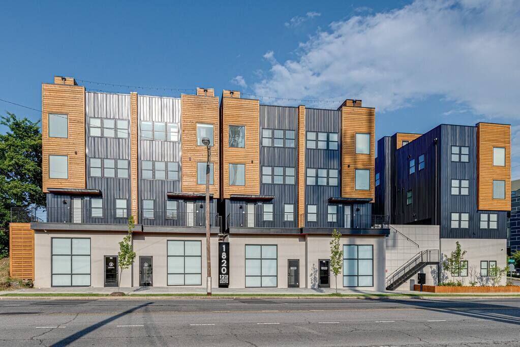 2 Townhomes in 12 South | Sleeps 20 5/6