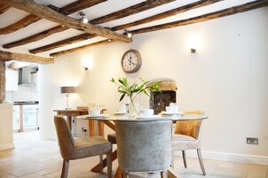 Cottage | Dining