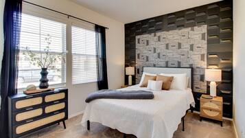 3 Schlafzimmer, Schreibtisch, Bügeleisen/Bügelbrett, Reisekinderbett