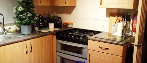 冷蔵庫、電子レンジ、コーヒー / ティーメーカー、電気ポット