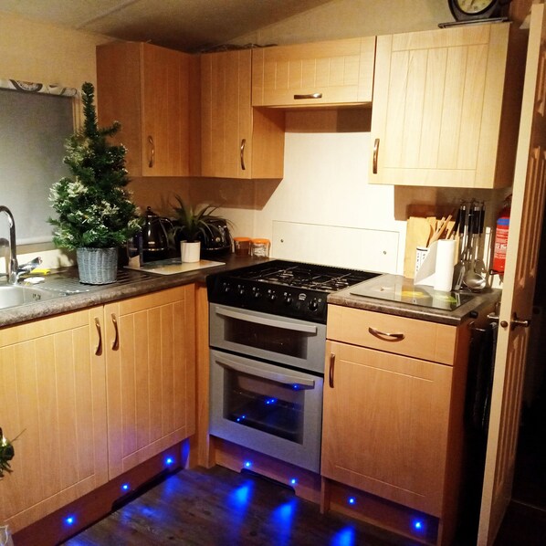 Fridge, microwave, coffee/tea maker, electric kettle