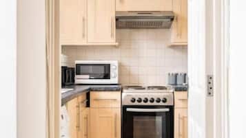 Kylskåp, mikrovågsugn, ugn och spishäll