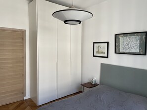 2 عدّة غرف نوم وواي فاي مجانًا وملاءات أسرّة