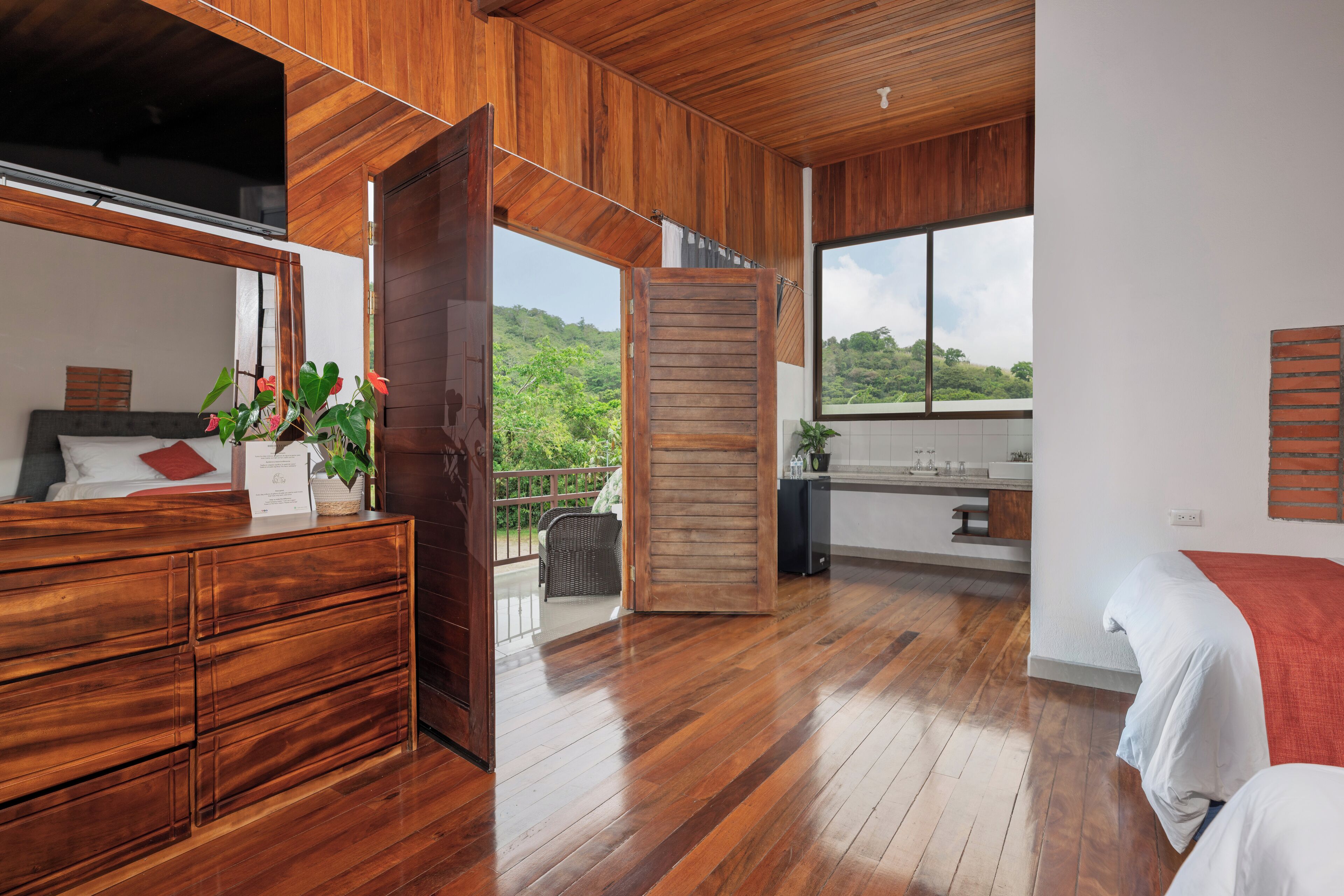 Double Suite Deluxe | 高档床上用品、特色家居、免费 WiFi、床单