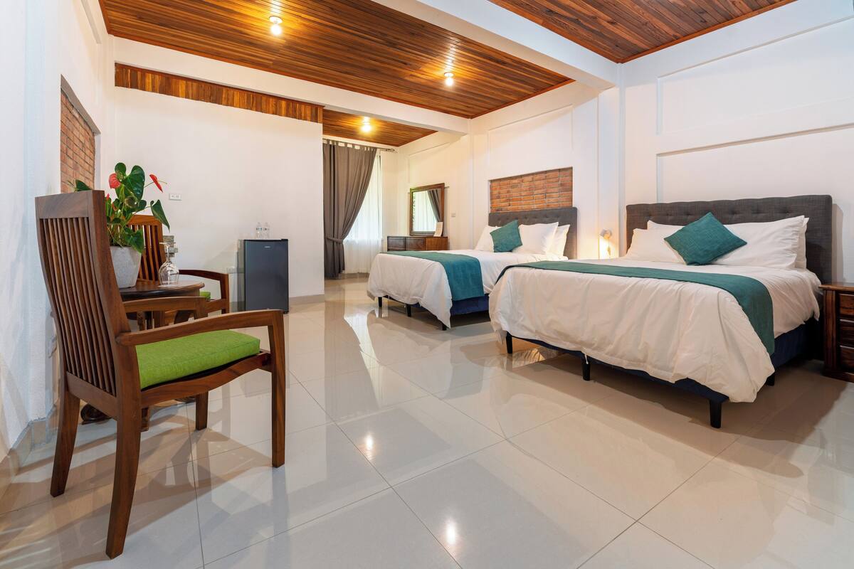 Double Suite Deluxe | أغطية فراش متميزة وواي فاي مجانًا وطراز فريد لكل وحدة وملاءات أسرّة