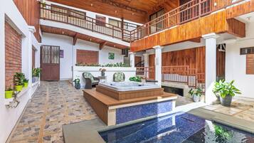 Bañera de hidromasaje exterior
