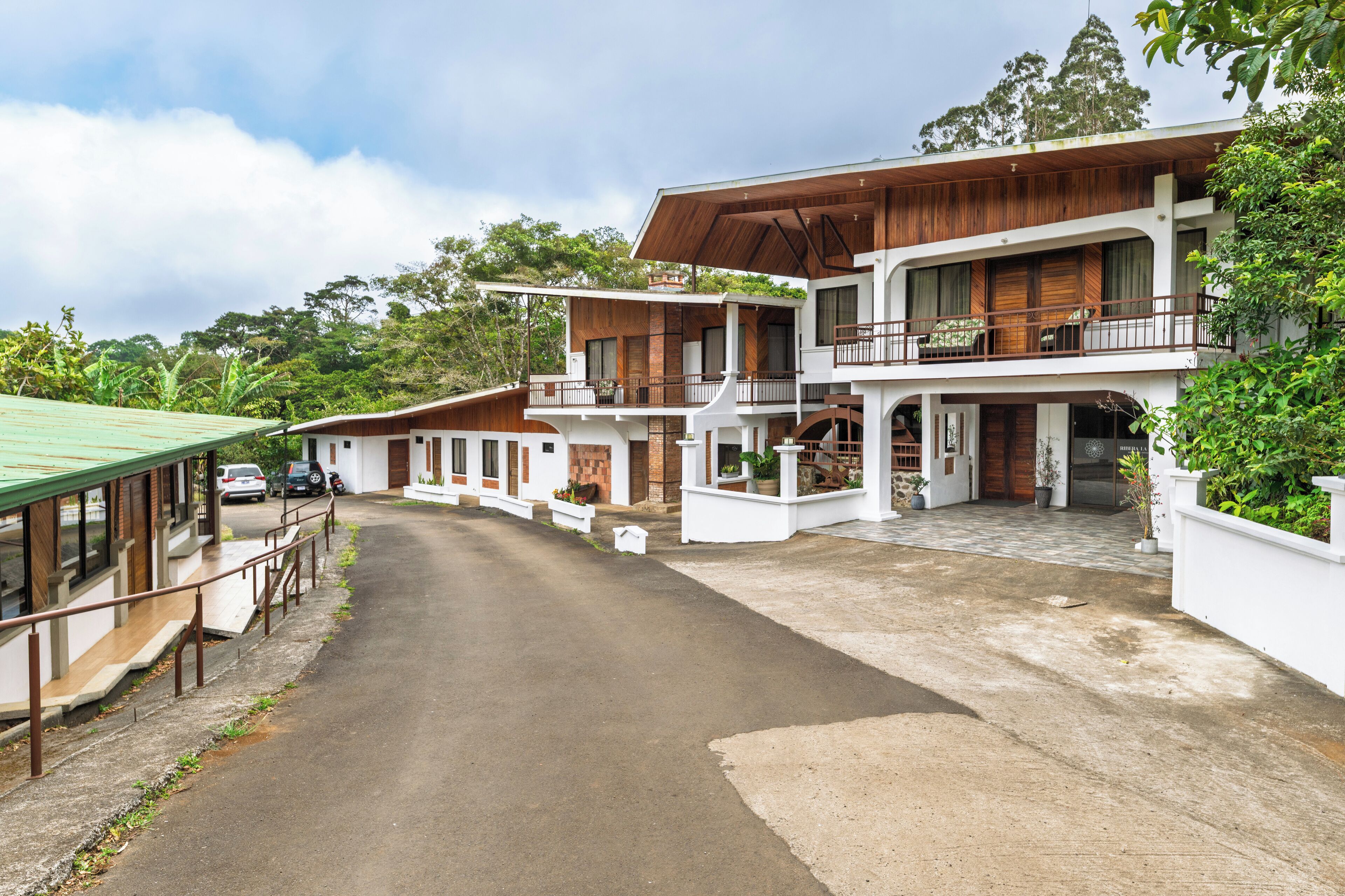 Vista frontal de la propiedad