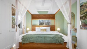 A four-poster bed with a wooden frame and white bedding, a green throw blanket, and a canopy. - 1 Block From W Main St - Quiet Spacious Getaway (Fredericksburg)