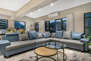 Basic Apartment, 2 Queen Beds | Living area
