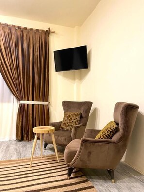 Executive Double Room, 1 King Bed | Desk, soundproofing, iron/ironing board, free WiFi - Dumani Nagar Hotel & Resort (Jafar Abad)