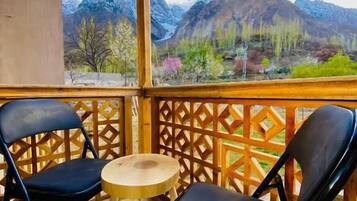 Executive Double Room, 1 King Bed | Balcony