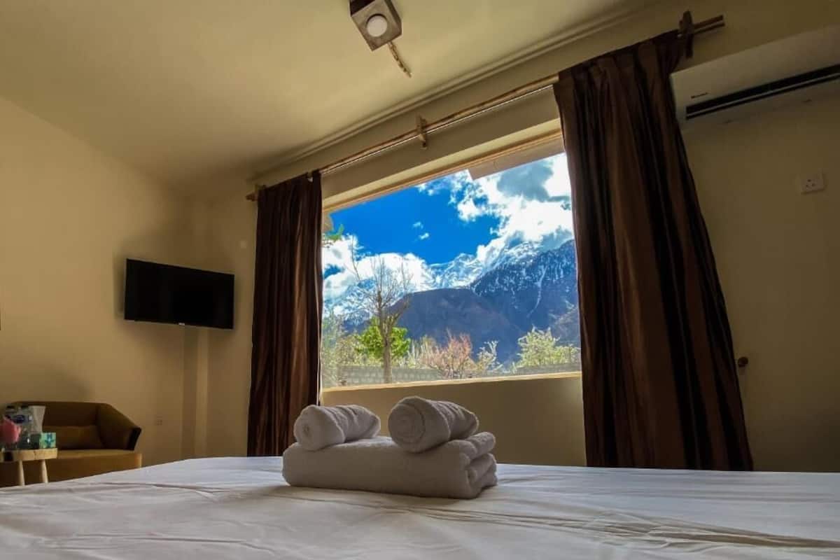 Executive tweepersoonskamer, 1 kingsize bed | Een bureau, geluiddichte muren, een strijkplank/strijkijzer, gratis wifi