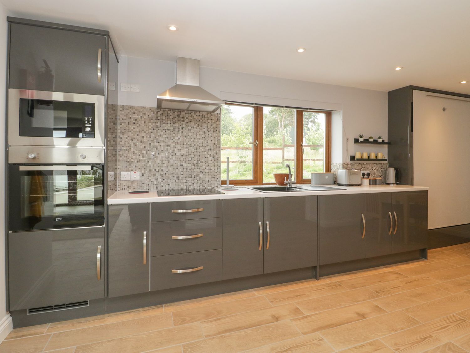 冰箱、电热水壶、烤面包机、厨具/餐具