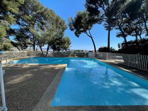 Outdoor pool - Appartement 4 Places à Sanary Avec Vue Mer et Piscine (Sanary-sur-Mer)