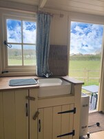 舒适小屋 (Paddock View) | 起居区