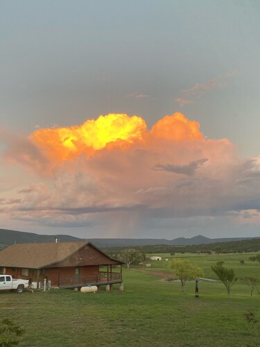 Clean home with a view, hunt Unit 23 in comfort!