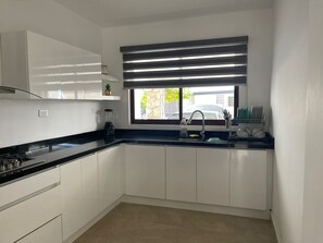 微波炉、烤箱、炉灶、搅拌机