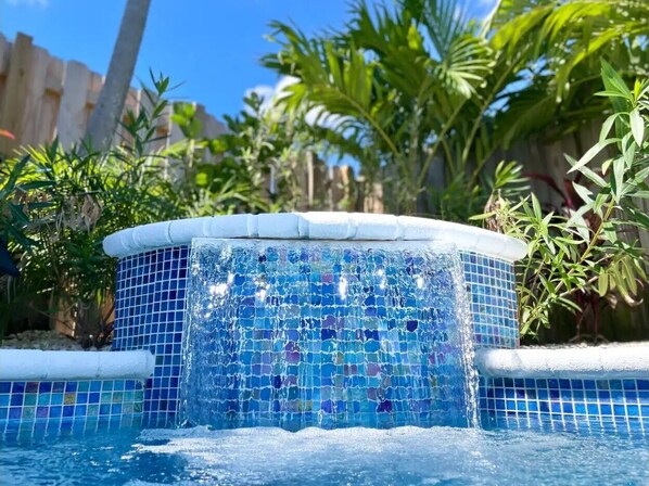 Outdoor pool, a heated pool - Heated Saltwater Pool Soflo Tropical Oasis in Fort Lauderdale (Oakland Park)
