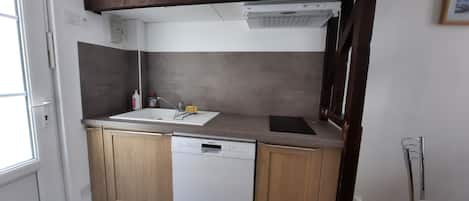 Refrigerador, microondas, horno, placa de cocina