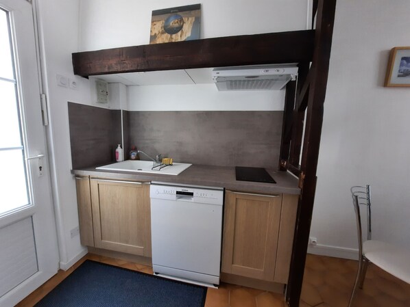 Refrigerador, microondas, horno, placa de cocina