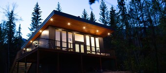 Luxury Private Cabin w/Hot Tub & Mountain Views