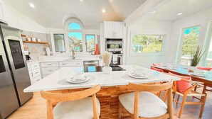Coffee/tea maker, fridge, microwave, oven - Waterfront, Stunning Views + Pool + Kayaks! Pet friendly! (Corolla)