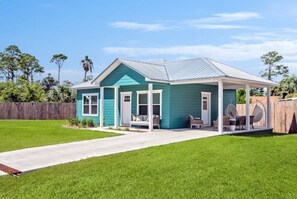 Exterior - New Emerald Beach House/2BR/ Walk Beach/Sleeps 6 (Panama City beach)
