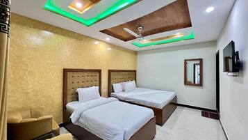 Deluxe Double Room | Iron/ironing board, free WiFi